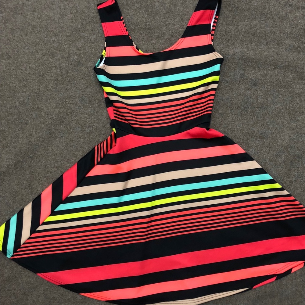 Cute, vibrant womens dress (im in love with derek)